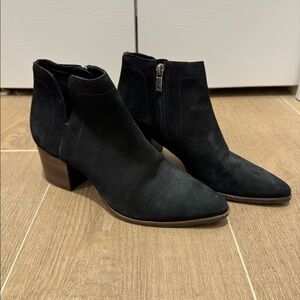 Lucky Brand ankle booties size 7.5 black suede, worn once
